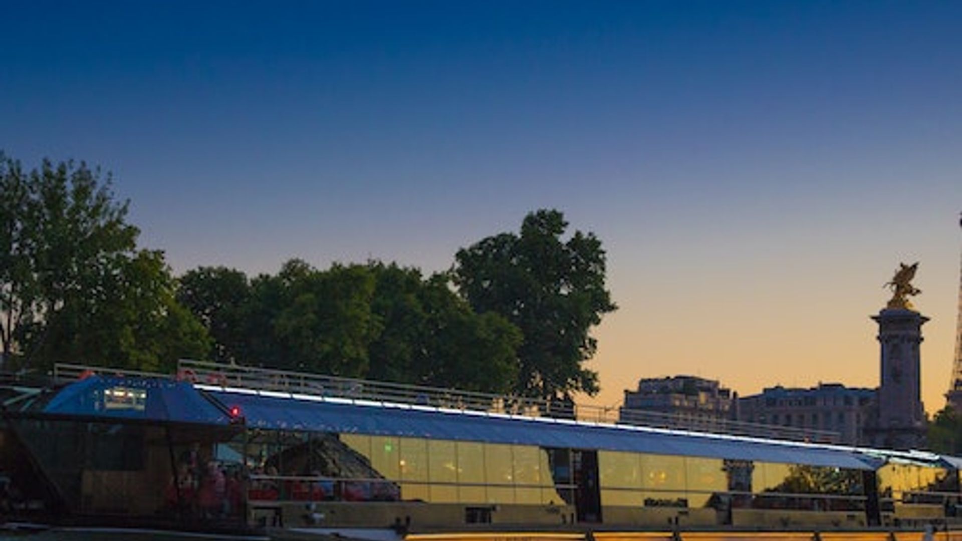 Paris: Dinner Cruise by Bateaux Mouches