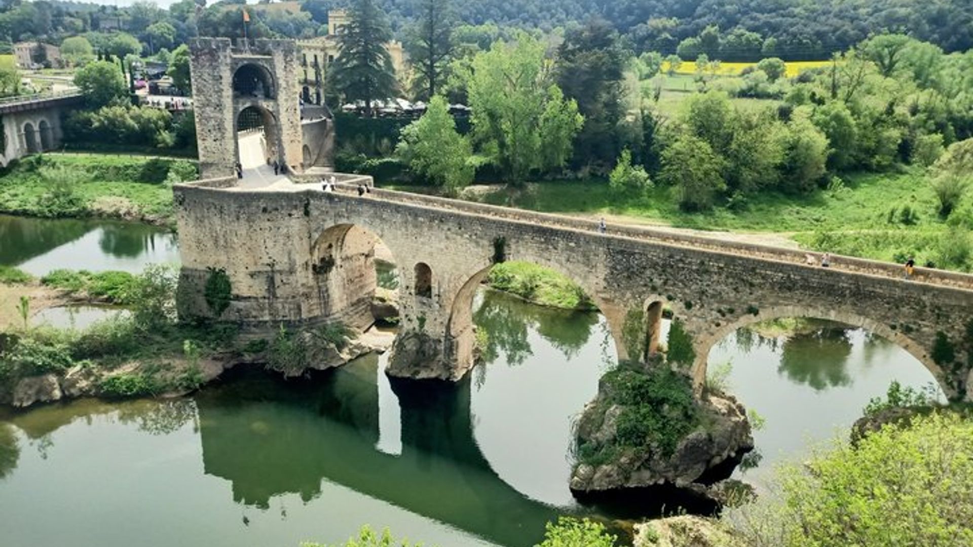 Visite médiévale et juive de Besalú avec saucisses, ratafia et vin