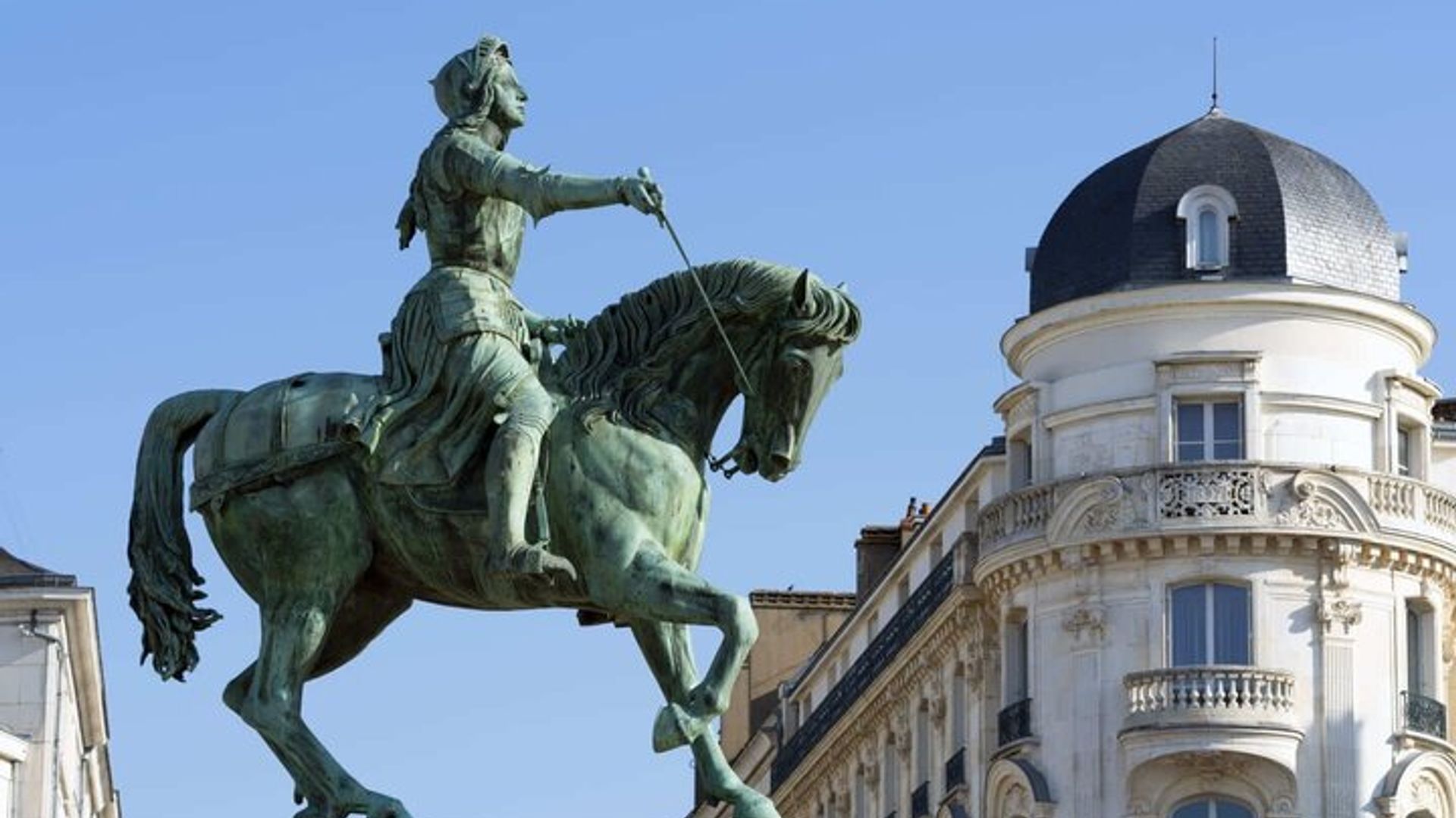 Hello Orléans: Private 2-Hour Intro City Walk with Local Guide