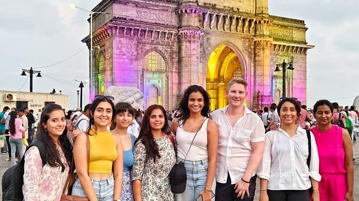 Mumbai Small Group Historic Walking Tour in Fort and Colaba