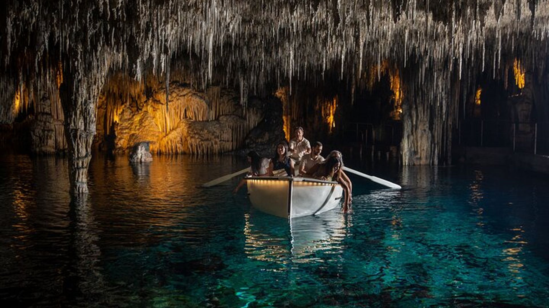 Excursion d’une demi-journée aux grottes du Drach avec excursion en bateau et concert de musique