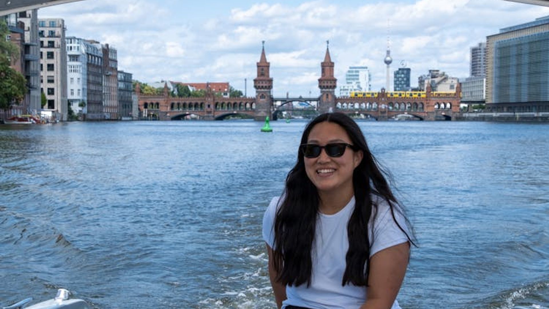 2 Hour Boat Rental Sightseeing Experience in Berlin