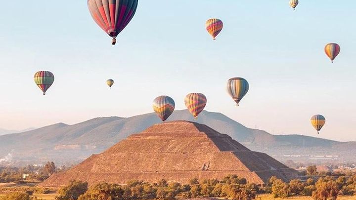 Teotihuacan Hot-Air Balloon Ride with Hotel Pickup from Mexico City