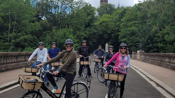 Glasgow Highlights: Small-Group Bike Tour