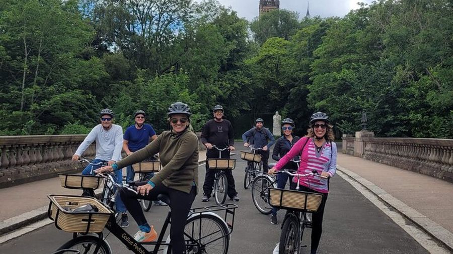 Glasgow Highlights: Small-Group Bike Tour