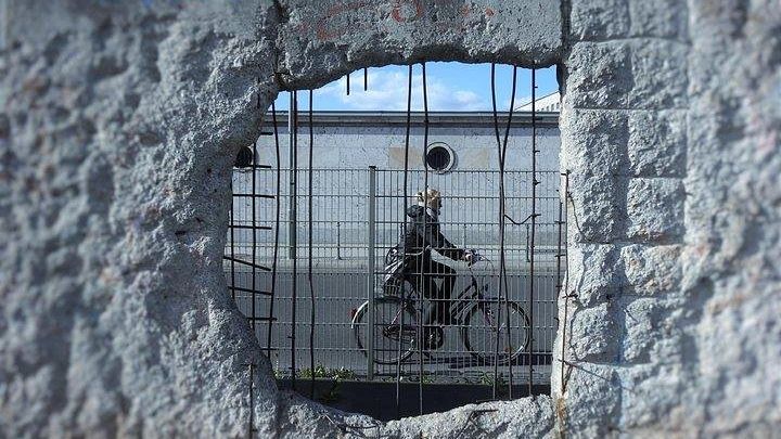 Explore The Berlin Wall: Cold War Berlin and Behind the Berlin Wall
