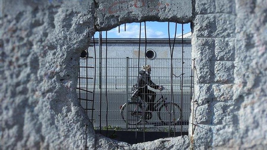 Explore The Berlin Wall: Cold War Berlin and Behind the Berlin Wall