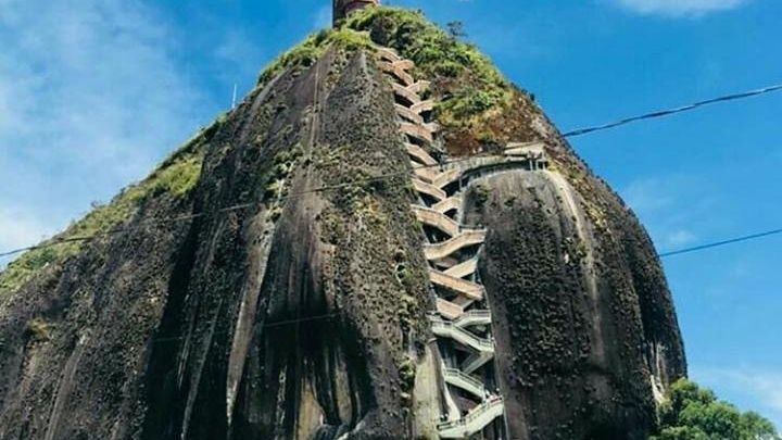 Medellin Group Tour to Guatape With Meals and Llama Farm Visit