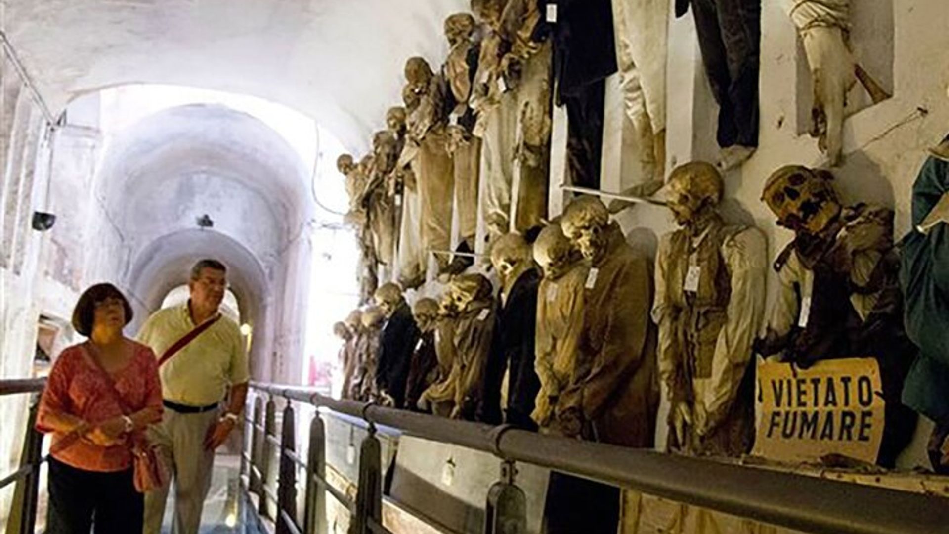 Jenseits des Schleiers des Lebens: Die Katakomben und der Kapuzinerfriedhof