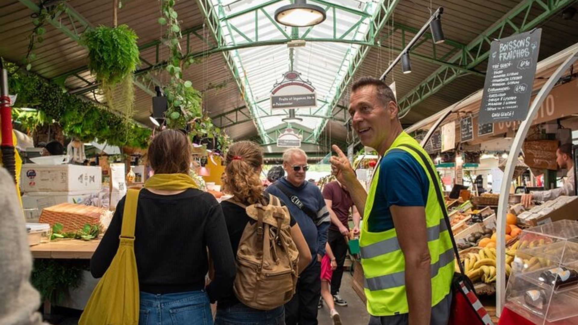 Paris Bike 3-Hour Small-Group Tour with Market Food-Tasting