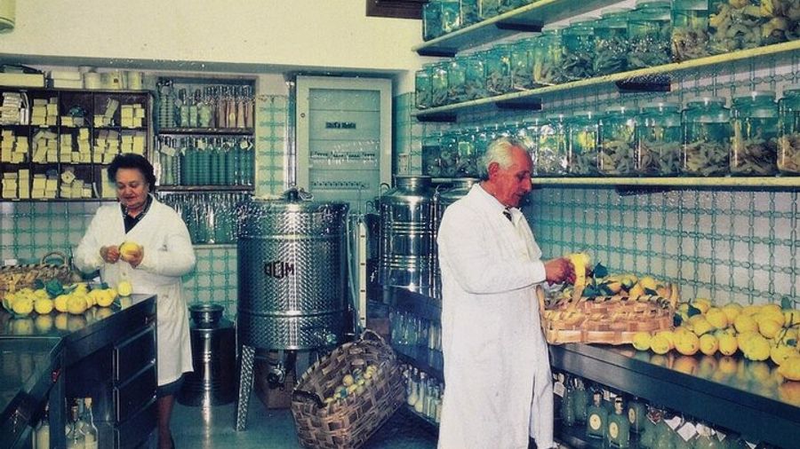 Amalfi Small-Group Limoncello-Making Workshop With Snacks