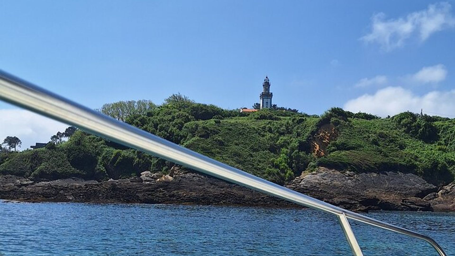 Découvrez Hondarribia depuis la mer avec un audioguide