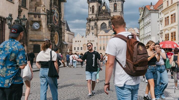 Prague Castle and Old Town Small-Group Tour With Canal Cruise