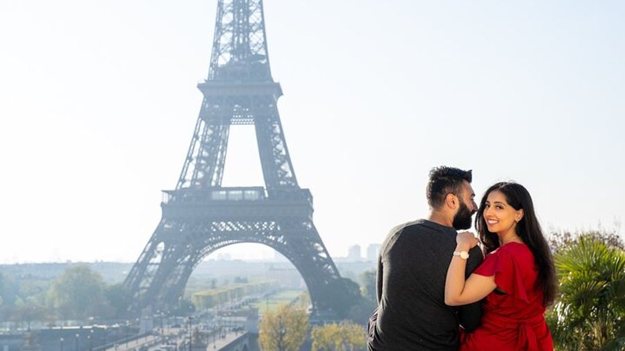 Photo Session in Paris - Photographer at the Eiffel Tower