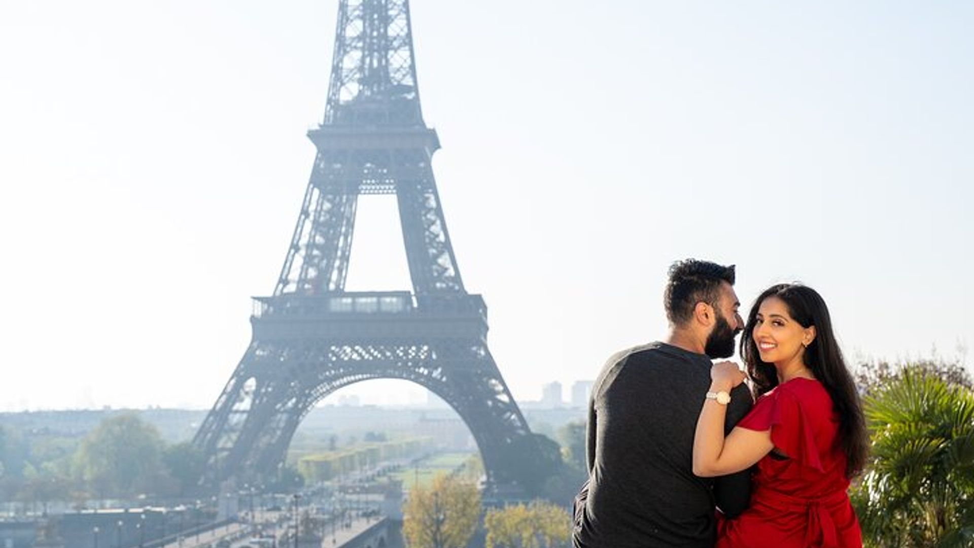 Photo Session in Paris - Photographer at the Eiffel Tower