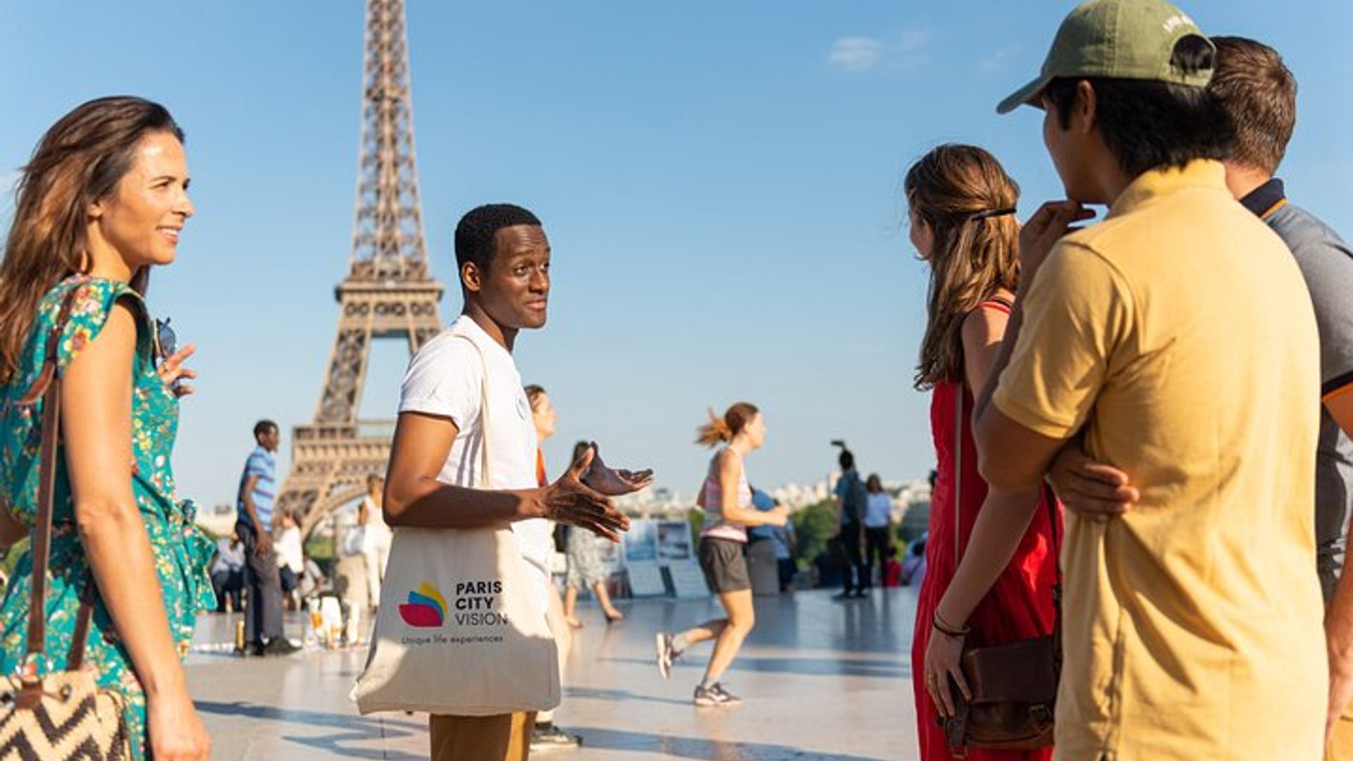 Paris: Eiffel Tower Seine River Cruise Sightseeing Plus Lunch