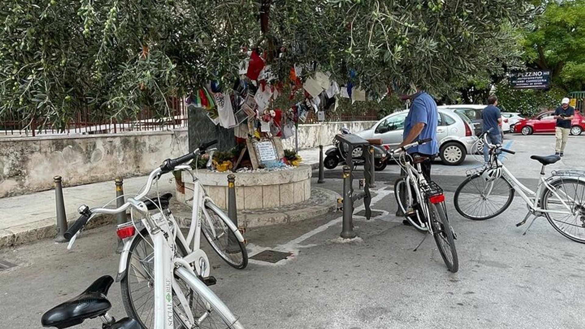 3-Hour Guided Antimafia Bike Tour at Palermo