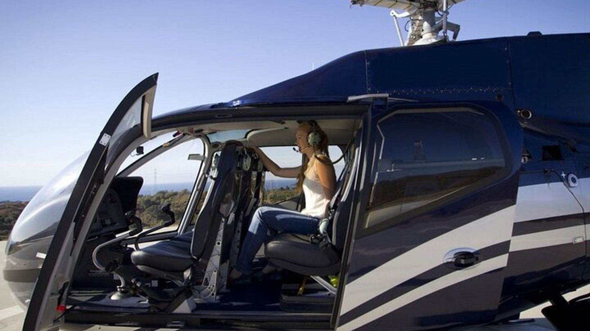 Cannes : Visite privée en hélicoptère au départ de la Croisette (12 - 60 min)