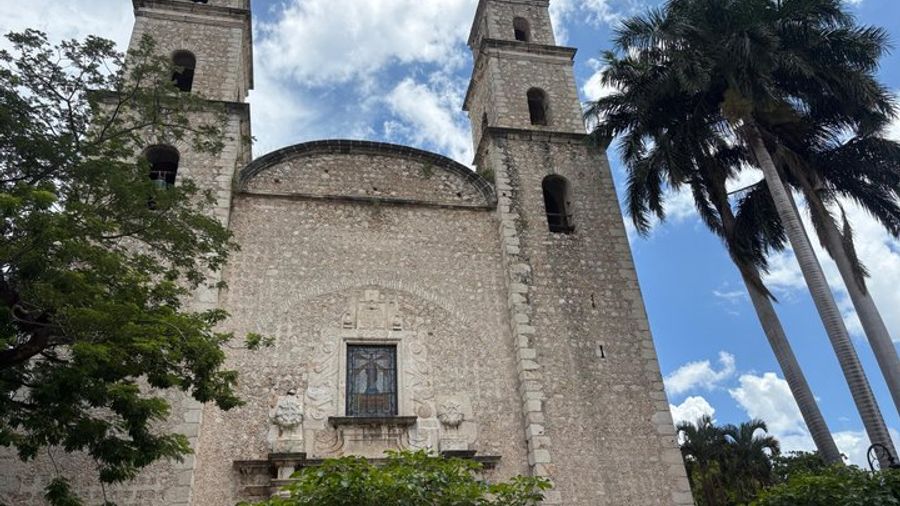 Walking Tour Across the Historic Center in Merida