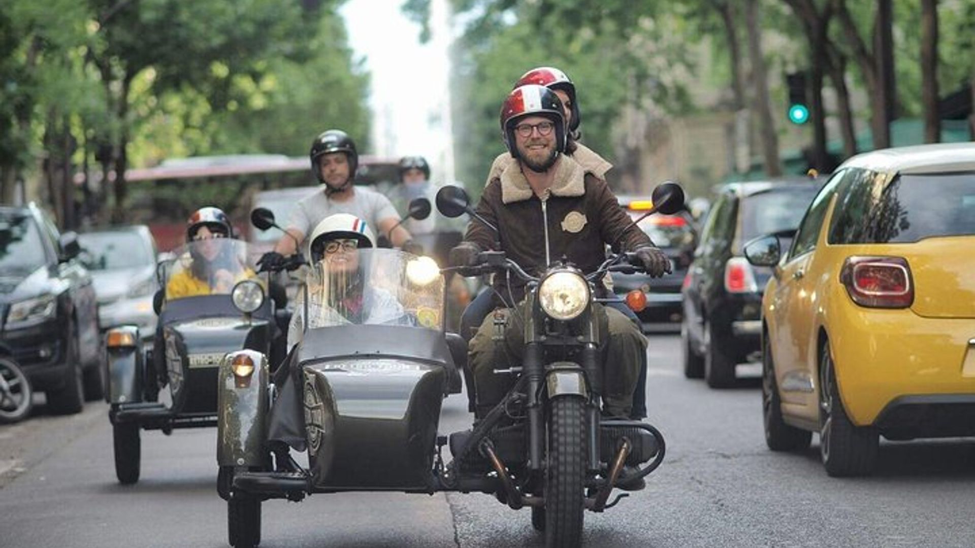 Paris Vintage Private City Tour on a Sidecar Motorcycle image 3