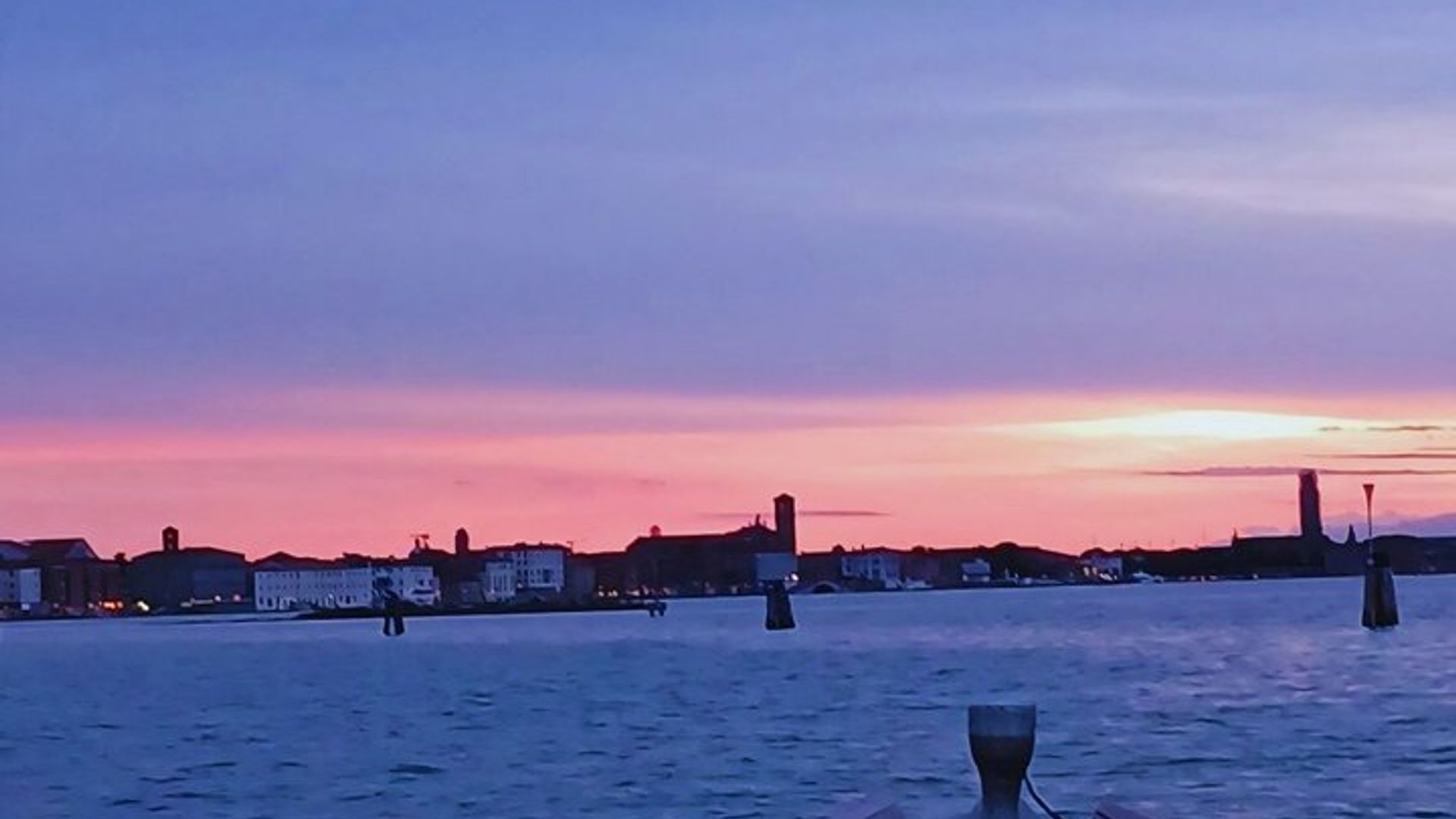 Venice: Small-Group Sunset Venetian Boat Cruise With Prosecco