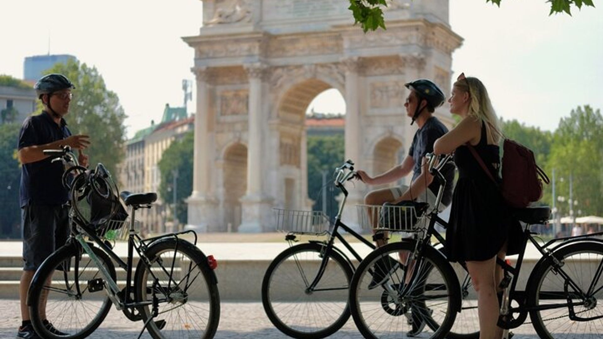 Destaques de Milão: Passeio de Bicicleta Guiado em Grupo Reduzido de Meio Dia