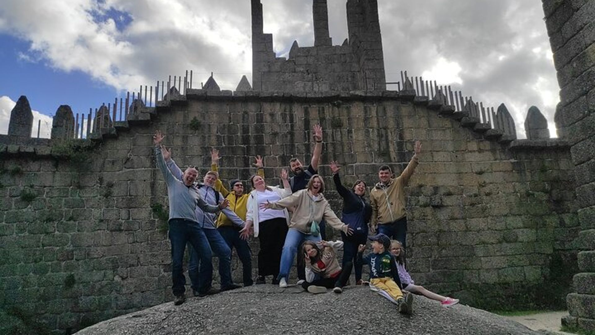 Guimarães médiévale- au crépuscule ou en heure du jour -de Porto ou Braga