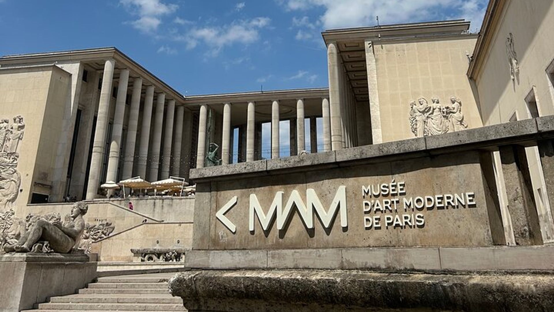 Luxury Modern Art Tour at MAM with Wine and Eiffel Tower Views