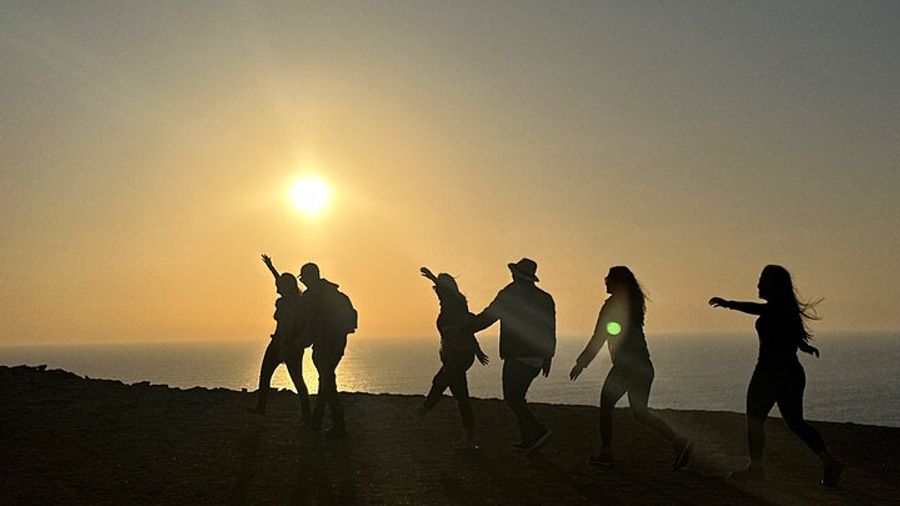 4 Hrs GOLDEN SHADOWS TREK in Paracas National Reserve