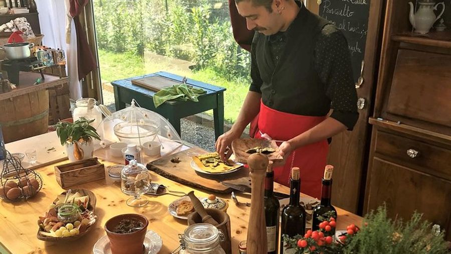 Tuscany Private Truffle Hunt and Lunch plus San Gimignano Visit