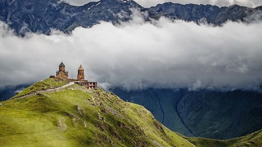 Kazbegi and Gudauri Private Sightseeing Tour From Tbilisi