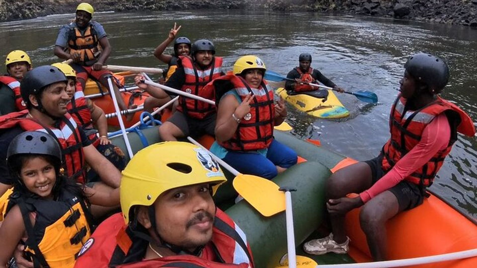 Victoria Falls Family Friendly Rafting kumugezi wa Zambezi