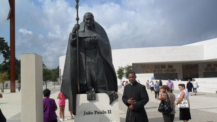 Fatima, Nazare, & Obidos Small-Group Tour From Lisbon