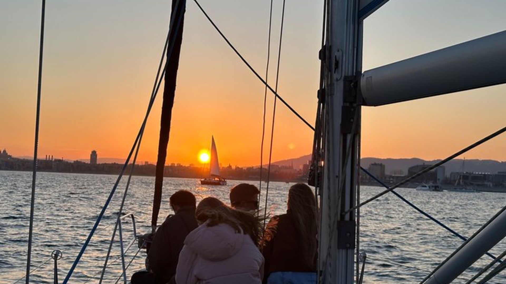 Sunset boat tour of Barcelona with open bar cava