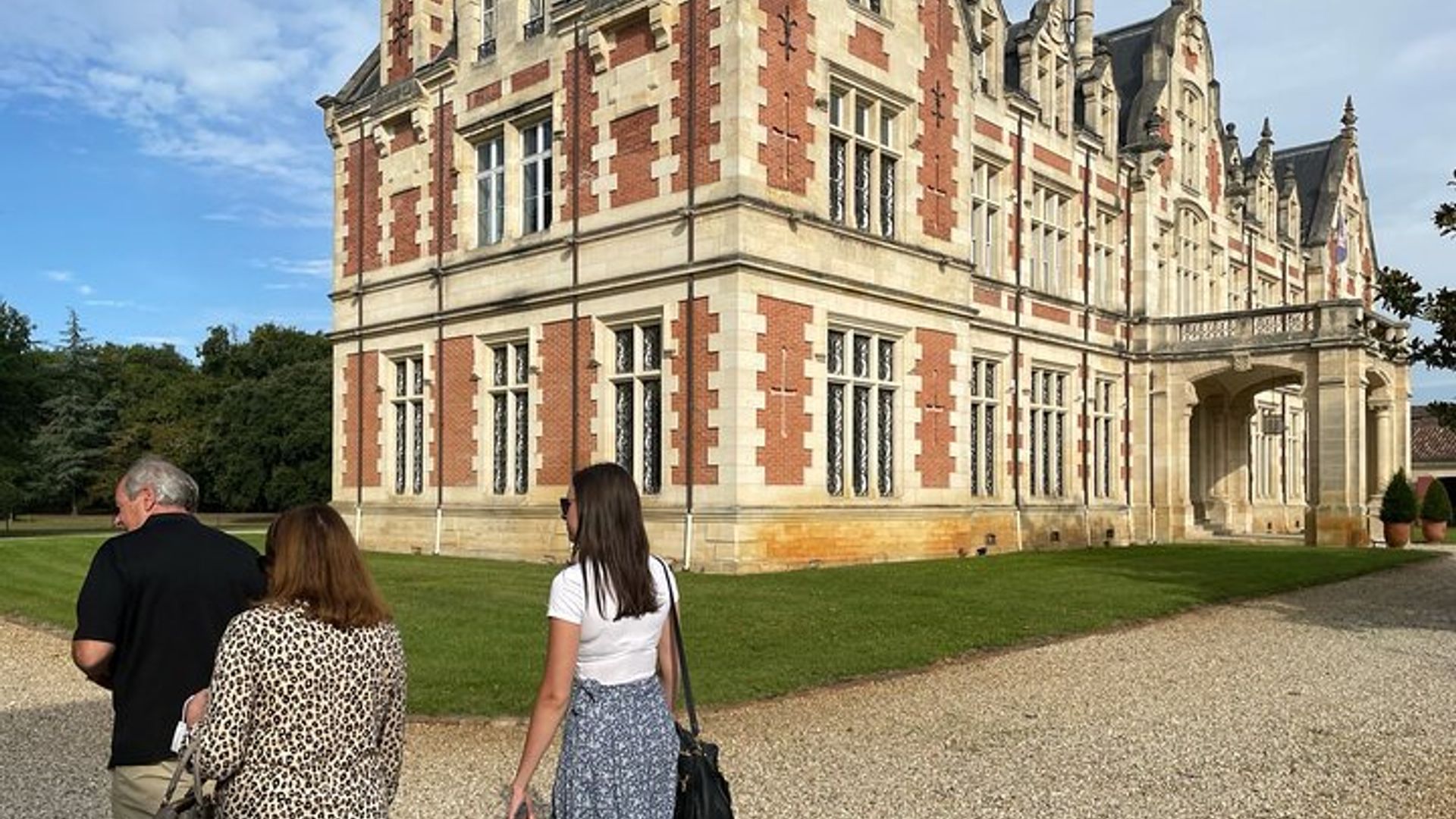 Private tour and visits on the Medoc Castle Route (Luxury Minivan)