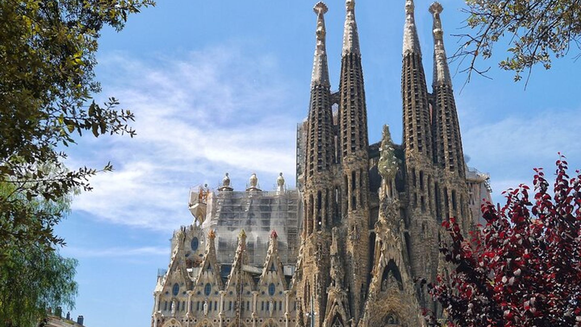 Private Transfer From Toulouse To Barcelona With a 2 Hour Stop