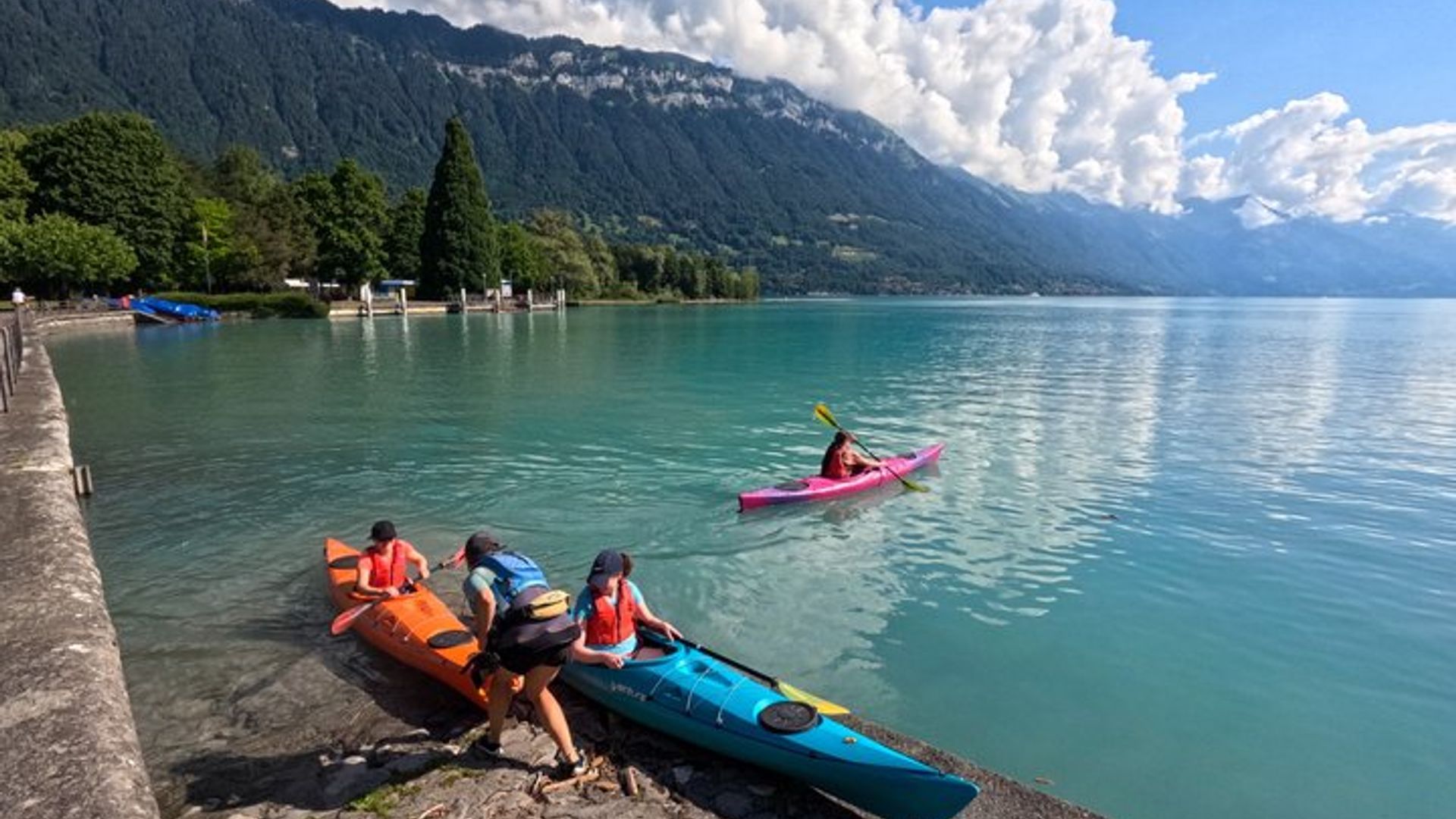 Kayak Tour of the Turquoise Lake Brienz