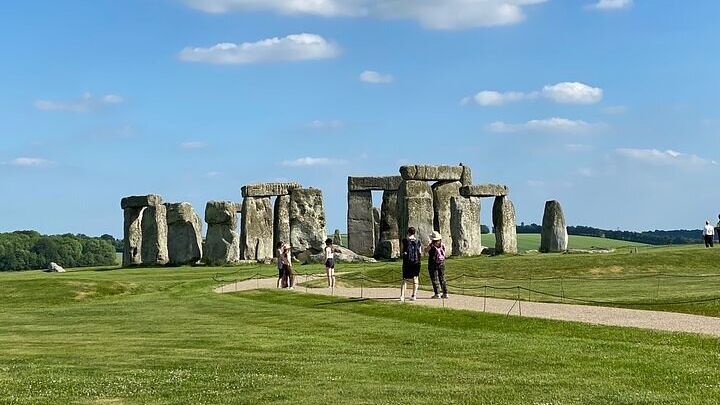 Windsor Castle and Stonehenge Private Tour With Wi-Fi