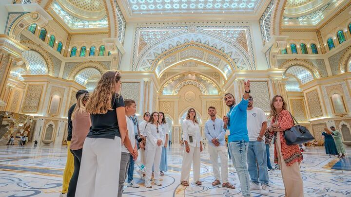 Dubai To Abu Dhabi: Grand Mosque, Royal Palace & Etihad Tower