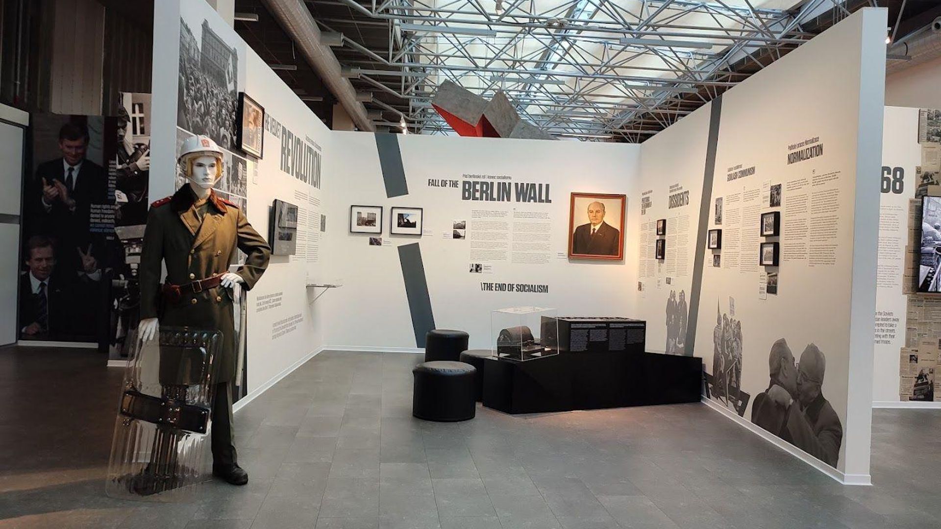 Prague: From Communism to Royal Splendor Tour