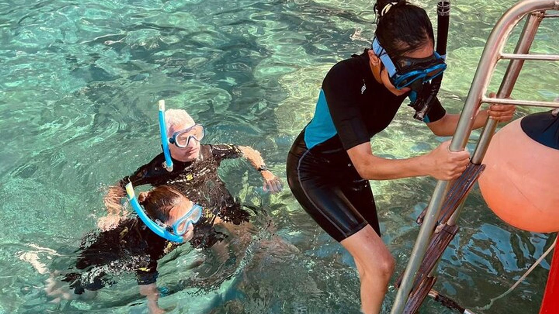 Excursion en bateau d'aventure sur l'île d'Elbe en petit groupe et dîner au coucher du soleil