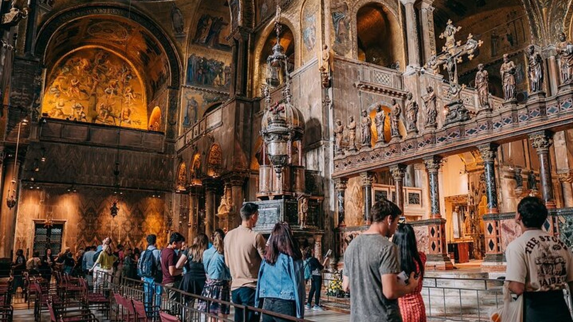 Venice St. Mark's Basilica Skip-the-Line Tour With Gondola Opt