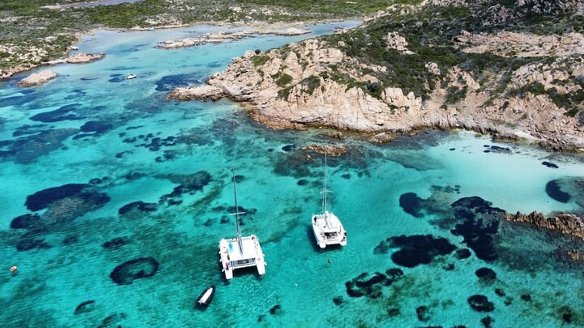 Tour do Arquipélago de Magdalene saindo de Cannigione - Catamarã Comfort 2