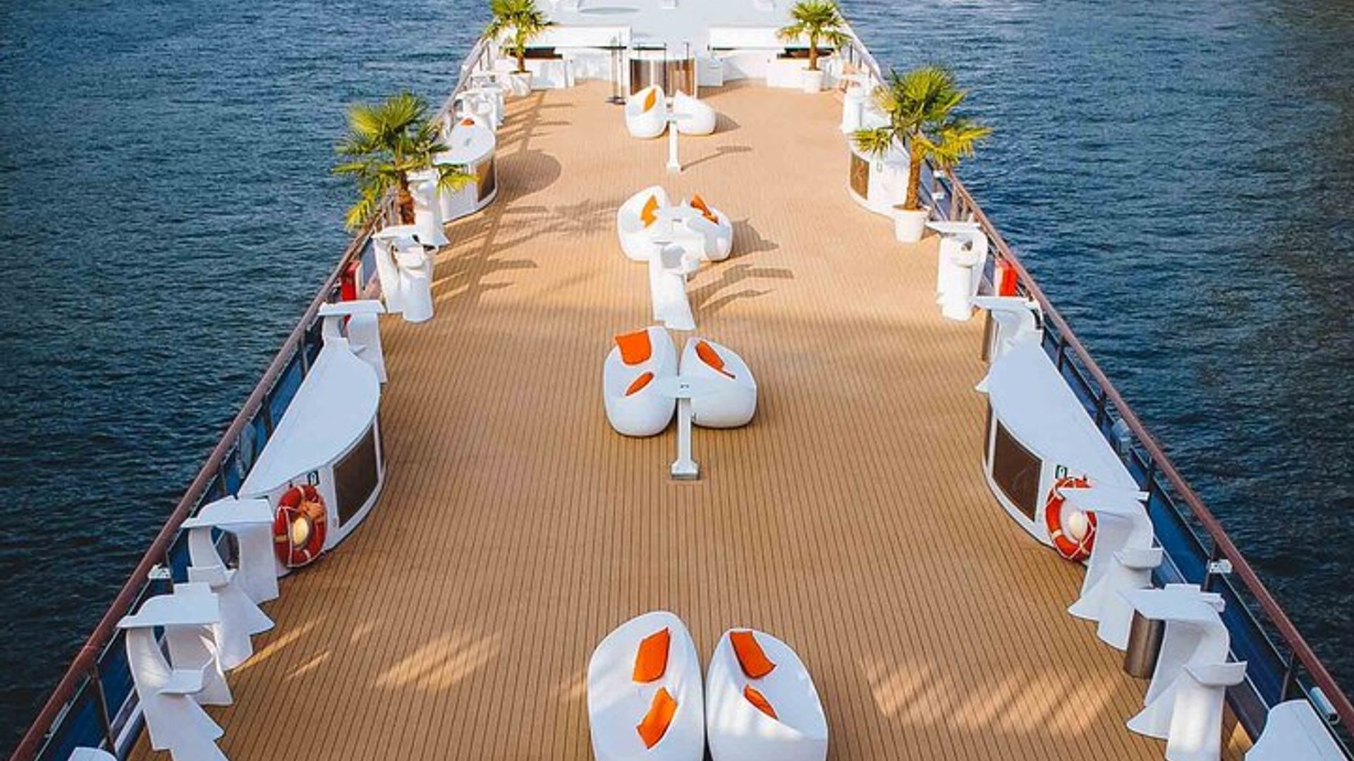 Paris: Seine River Cruise with 3-Course Dinner and Live Music