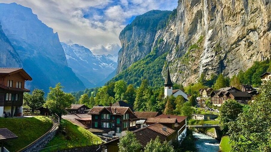 Lucerne: Swiss Alps, Lauterbrunnen, and More Small Group Tour
