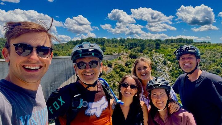 Riding eMTBs, let yourself be guided through Cezanne's landscapes