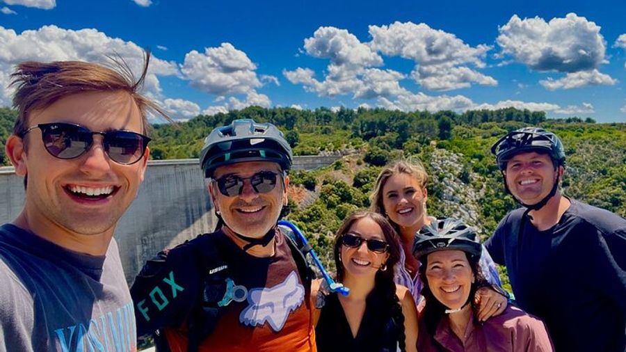 Riding eMTBs, let yourself be guided through Cezanne's landscapes