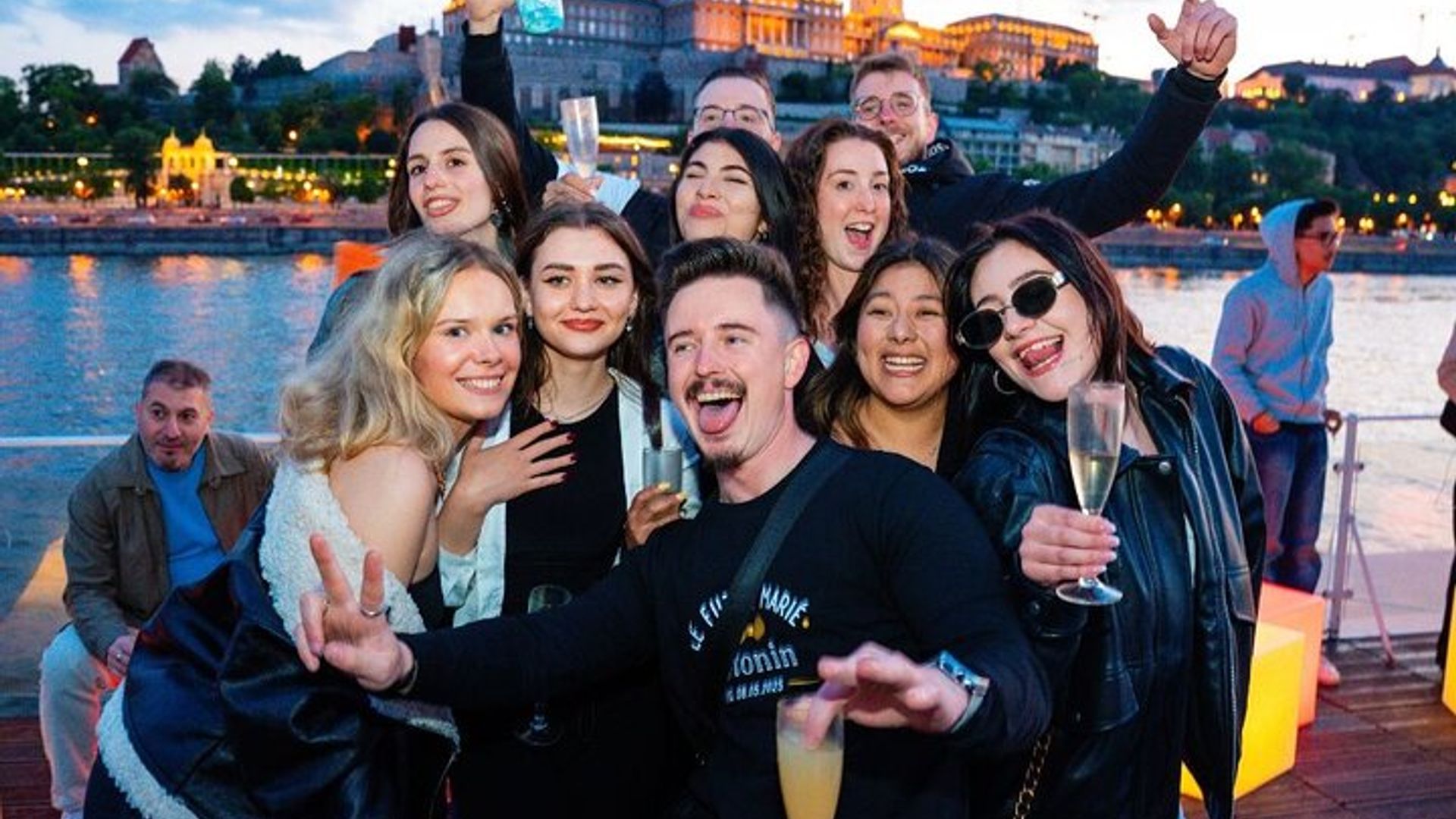 Budapest: Sunset Danube Cruise With Prosecco