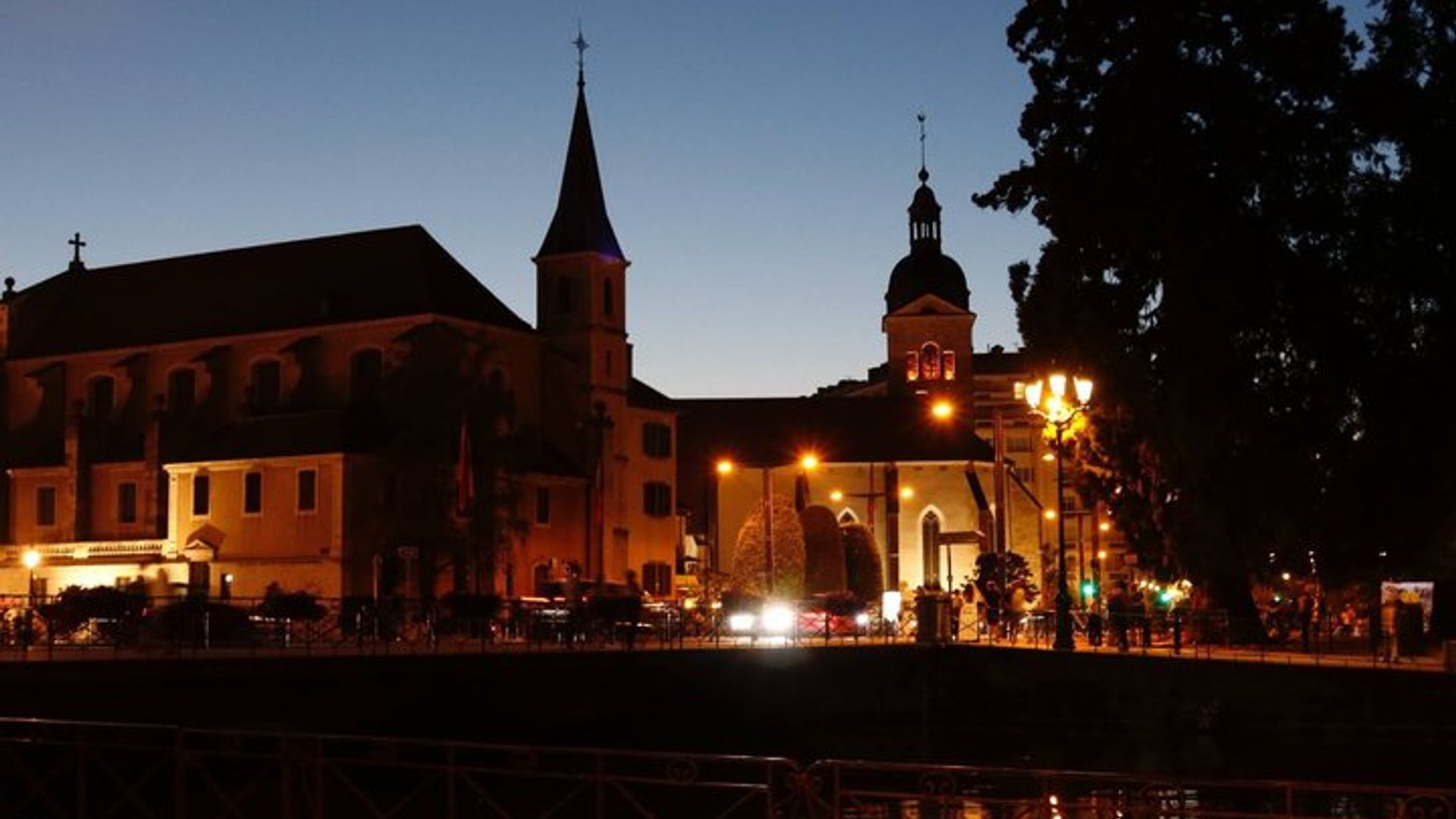 Annecy 1h30 Insider Walking Tour With Local Guide