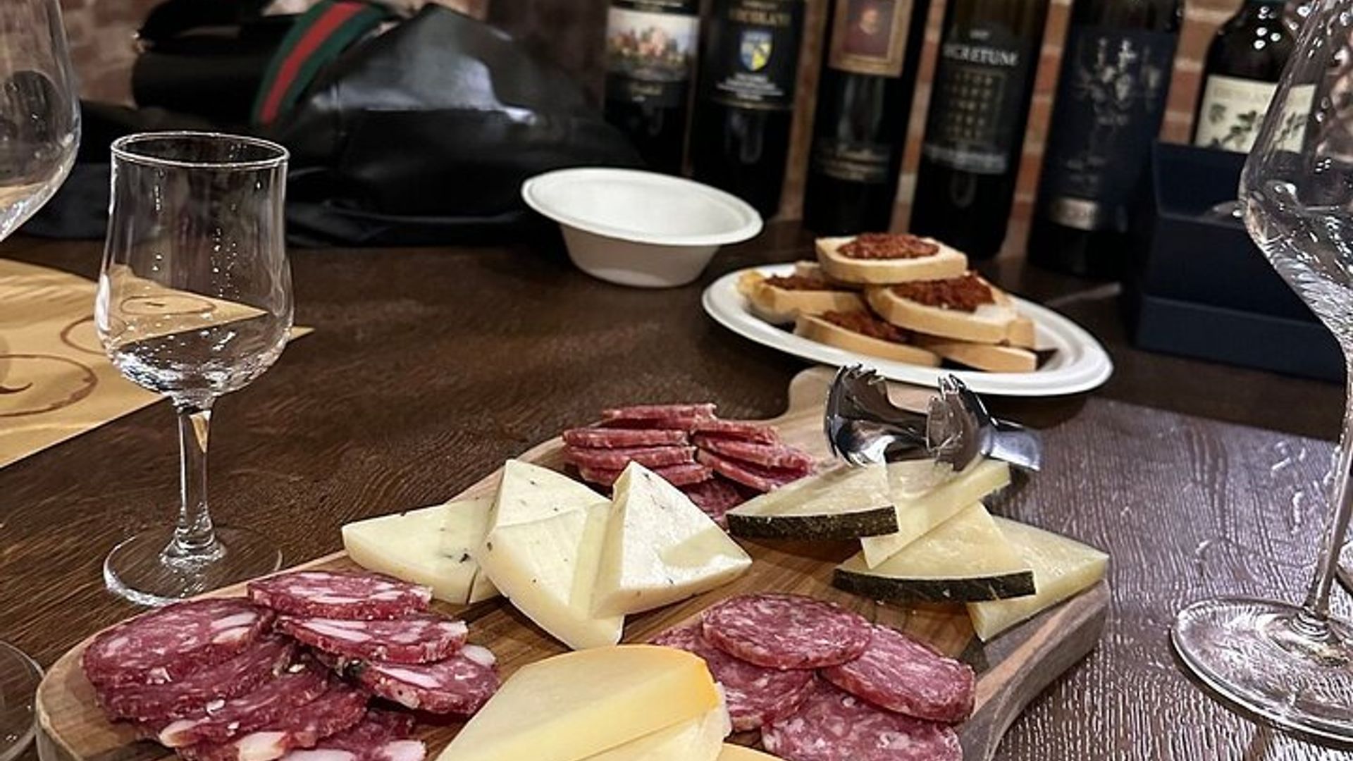 Tuscany Treasures: Brunello Wine, Pecorino Cheese Day Tour